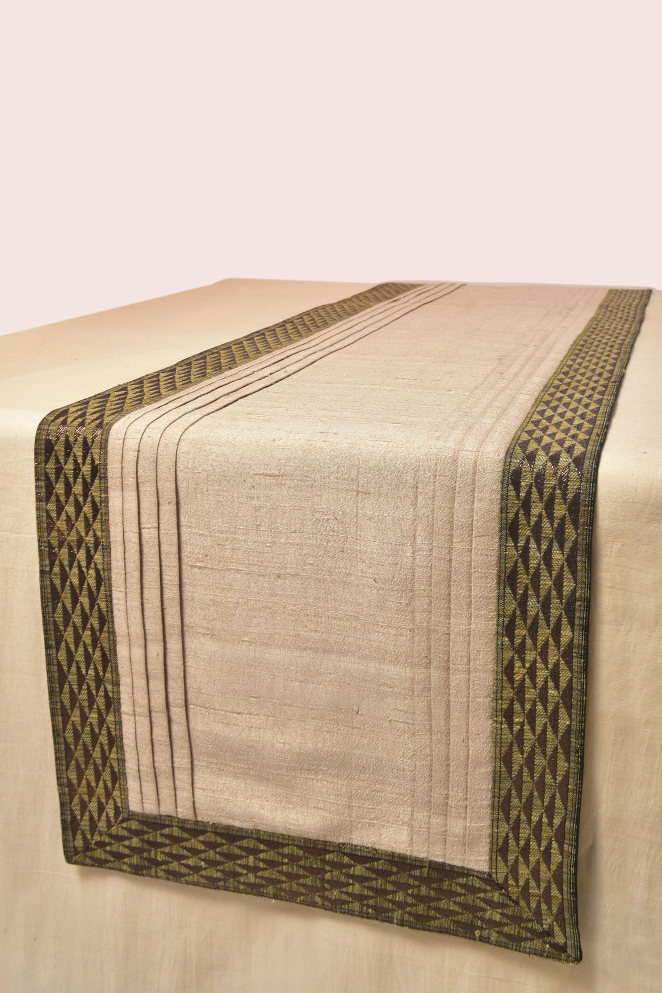 Tema de Brook Handwoven Table Runner - Image 6