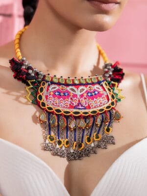 Yebo! Handcrafted traditional Haansdi neckpiece