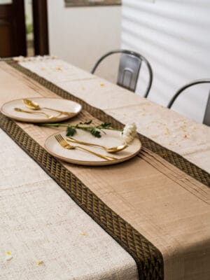 Tema de Brook Handwoven Table Runner