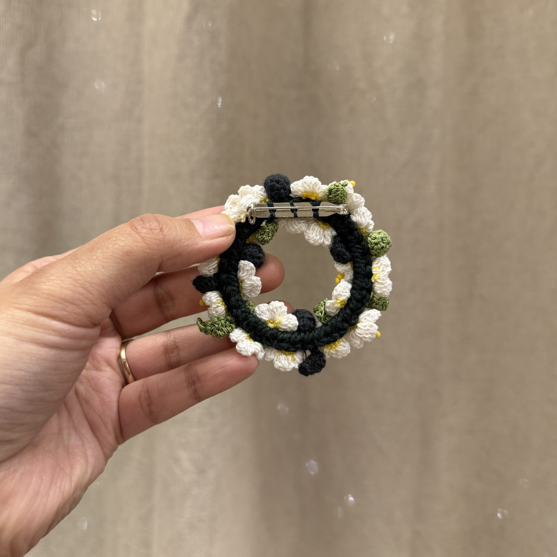 Safed Gul Brooch - Image 4