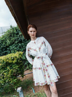 White mul floral embroidered tiered short dress