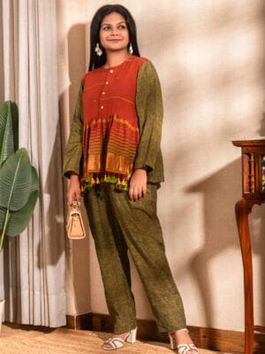 BLOOM-AURA DAHLIA PEPLUM TOP