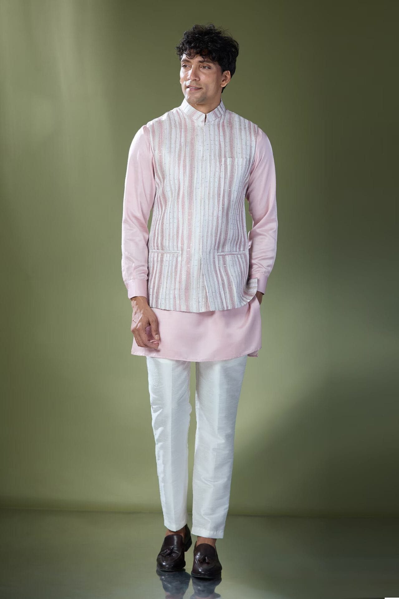 Powder Pink Embroidered Kurta-Jacke