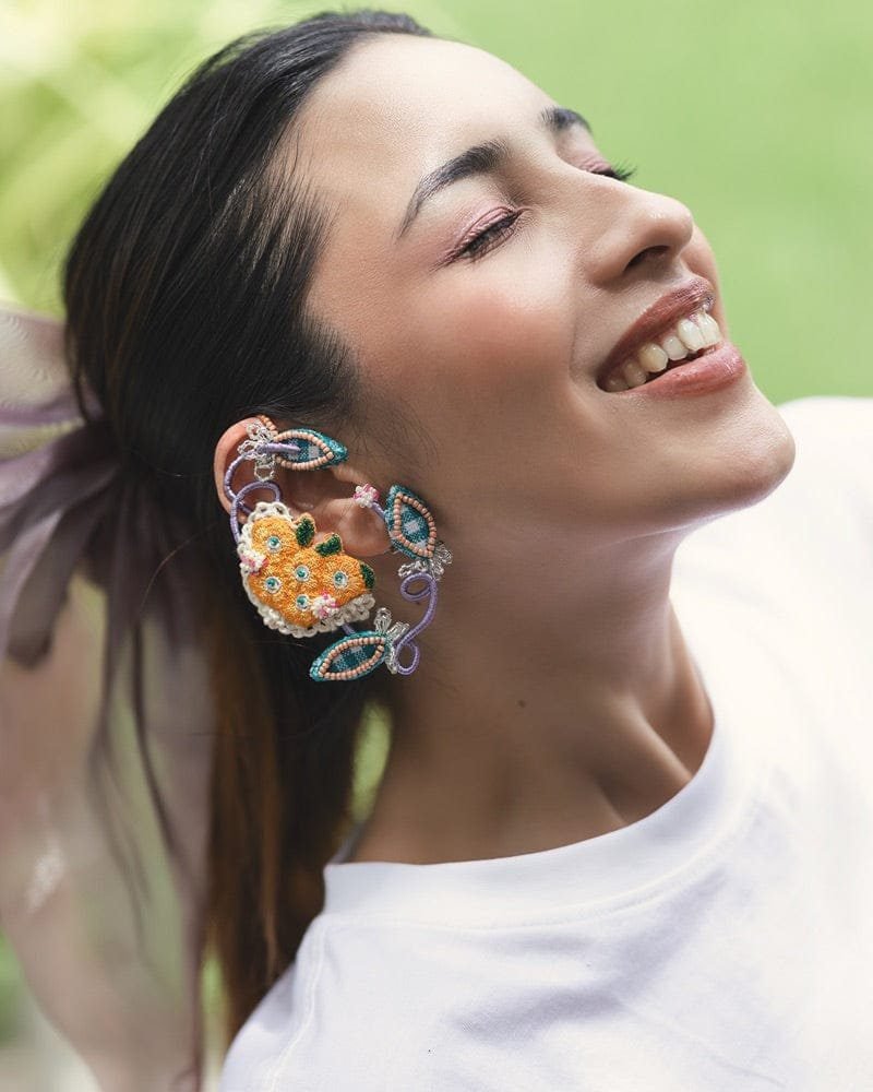 Juhi!! Handcrafted embroidered flor