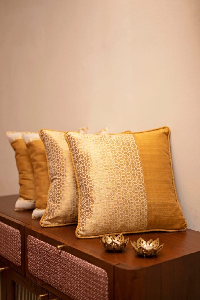 Aram Handwoven Cushion – 1 pc