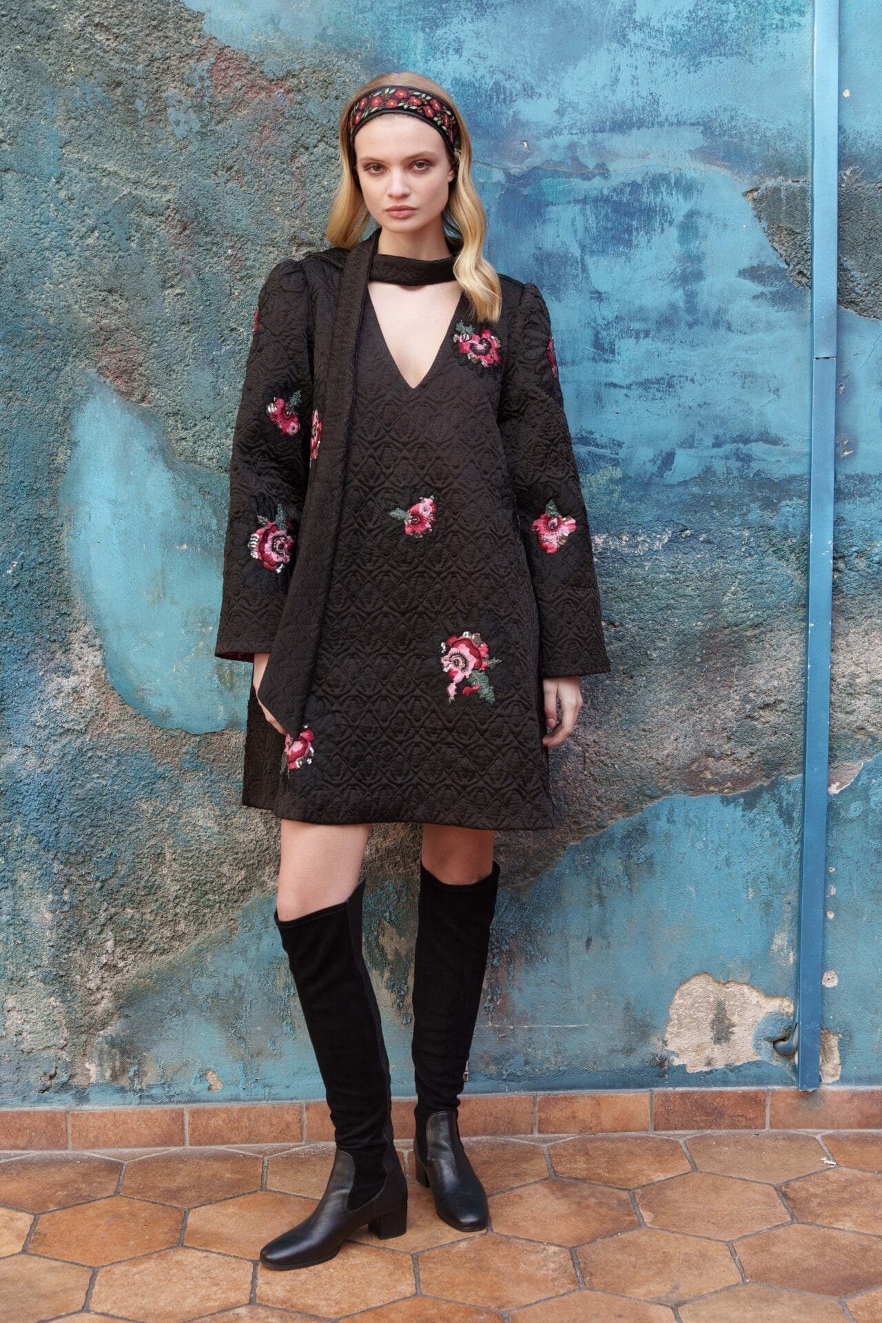 Balck quilted applique short dress