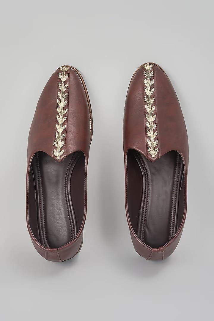 Brown Embroidered Juttis
