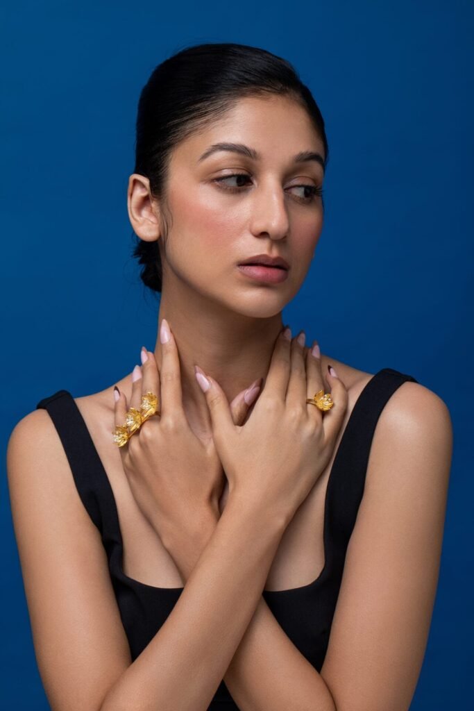 Pearly Golden Flower Three Finger R