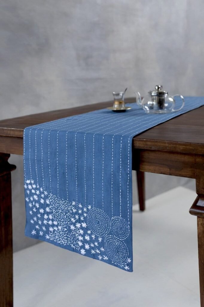 Goya – Table Runner
